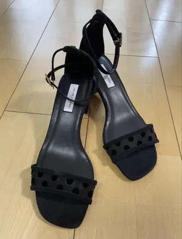 [UNITED ARROWS 도트 스트랩 샌들] 블랙 사이즈 36
