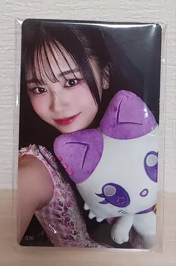 앉아있는 Myiz 사사키 코코나 짱 트레이딩 카드