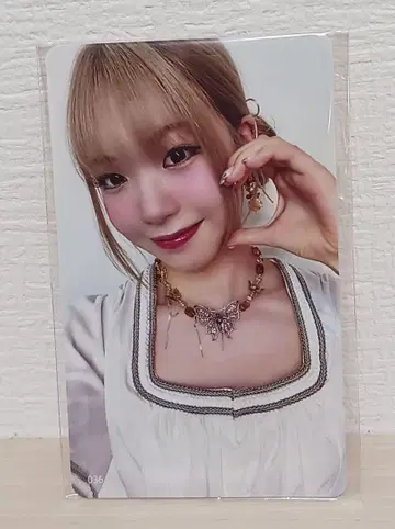 앉아있는 먐이즈 에비하라 츠즈미 짱 트레이딩 카드