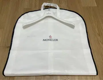 MONCLER 의류 커버 & 행거
