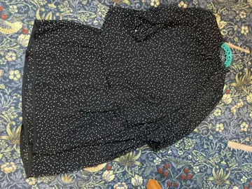 블랙에 화이트 도트 무늬 셋업