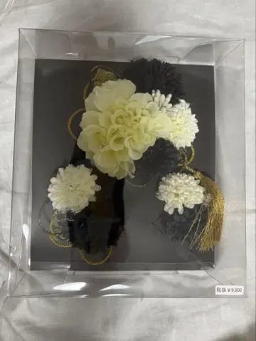화이트 블랙 꽃 장식, 골드 컬러 태슬 포함