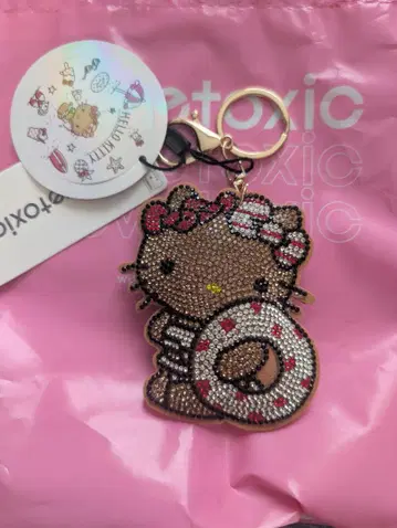 헬로키티 반짝반짝 참 Lovetoxic 햇볕에 탄 키티