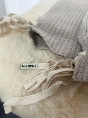 GLOWNY 레그 워머 아이보리