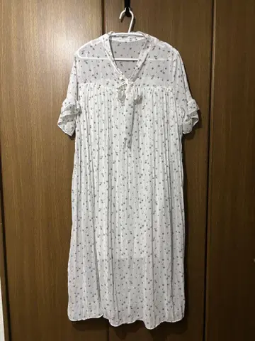 미니 꽃무늬 화이트 롱 원피스 반팔