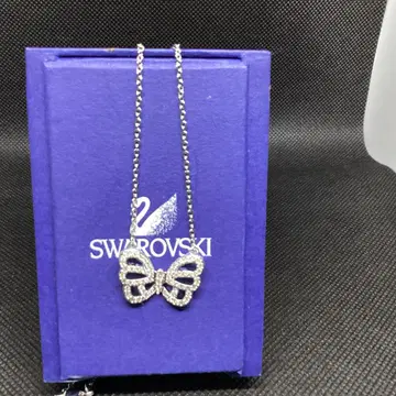 SWAROVSKI 나비 모티브 목걸이