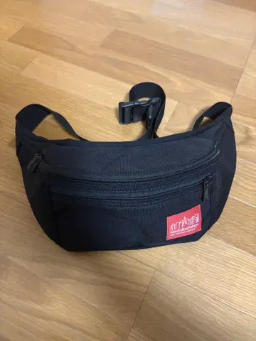 MANHATTAN PORTAGE 바디백 블랙
