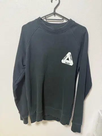 PALACE 블랙 맨투맨 S 사이즈