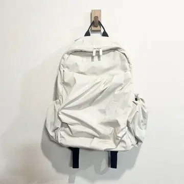 [ 미사용 새상품 ] emmi eco 발수 개더 바디 백팩