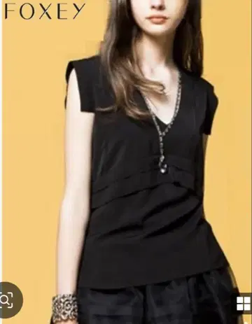 새상품급 FOXEY DAISY LIN 티셔츠