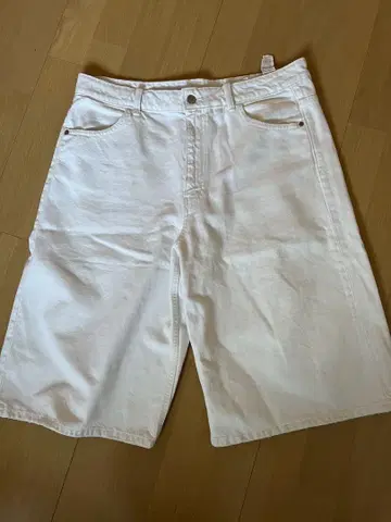 ZARA 조츠 화이트 배기핏 숏팬츠 하프 데님