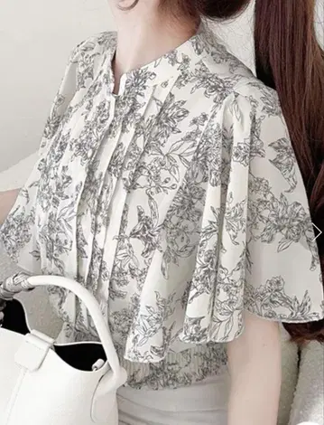 클래식 엘프 꽃무늬 핀턱 플레어 소매 블라우스 (아이보리)
