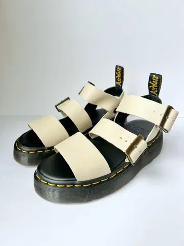 Dr. Martens 닥터마틴 통굽 베이지 스트랩 샌들