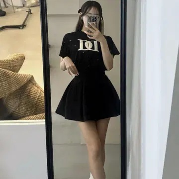 Darich 다리치 퀼팅 아플리케 비쥬 T셔츠 블랙