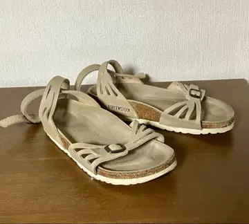 BIRKENSTOCK 베이지 스트랩 샌들