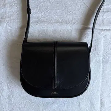 A.P.C. 아페쎄 숄더백 BETTY 베티