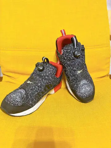 Reebok Insta Pump 스니커즈 블랙/레드