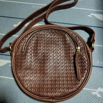 KUNUNURRA 카나라라 가죽 원형 숄더백