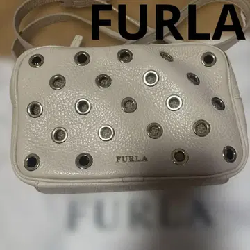 FURLA 스터드 숄더백 베이지 긴자 로드샵 한정 디자인