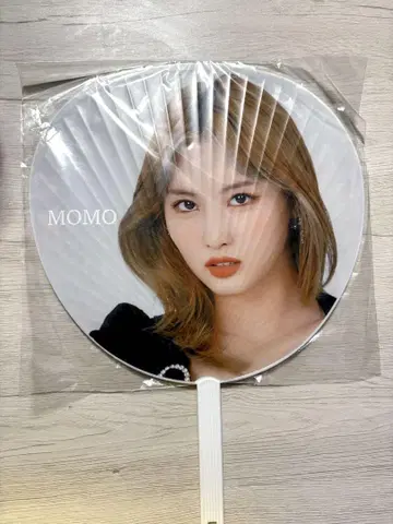 TWICE 모모 부채