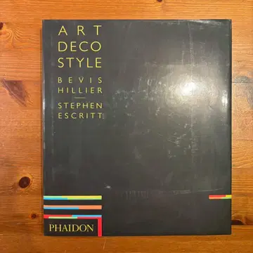 ART DECO STYLE by Bevis Hillier