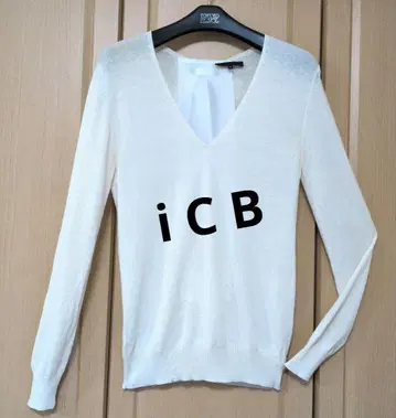 iCB V넥 리본 스웨터 S 사이즈