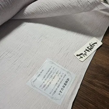 오미 린넨 옷감 옅은 등나무색 계열입니다.