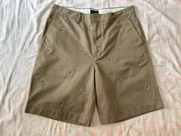 자수 장식 베이지 숏팬츠