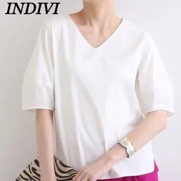 INDIVI 인디비 폼 슬리브 V넥 반팔 상의 봄/여름 화이트