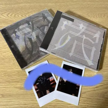 구멍/늪 2장 토야 님 (경찰 의상) 폴라로이드 2장