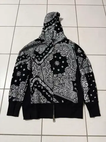 1 piu 1 uguale 3 반다나 패턴 후드티 하프 팬츠 세트