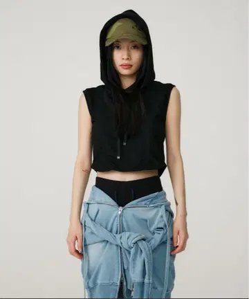 BEEDEN VEST STUDS HOODIE