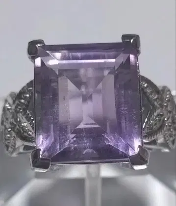 에메랄드 컷 보라색 자수정 & 다이아몬드 반지