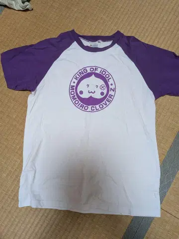 모모이로 클로버 Z 티셔츠 타카기 레니