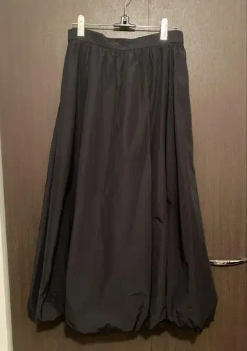 블랙 벌룬 실루엣 롱 스커트