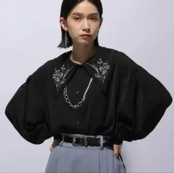 HARE 빅 카라 자수 셔츠 블라우스