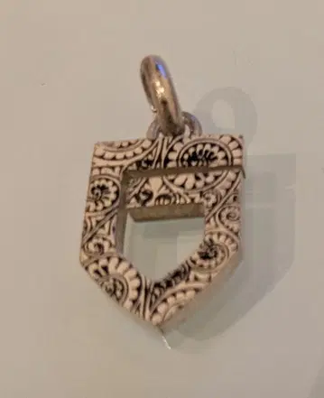 GARNI 쉴드형 펜던트