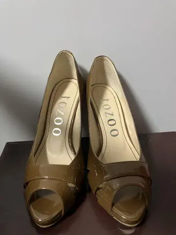 tozoo 브라운 오픈토 힐 T10198B 21.5cm
