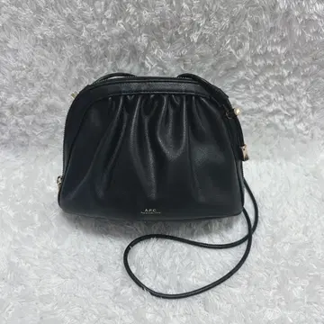 [새상품급] A.P.C. 드로우스트링 숄더백 블랙