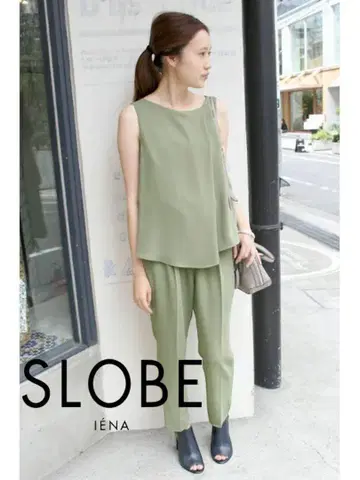 SLOBE IENA 비대칭 슬리브리스 테이퍼드 올인원 카키