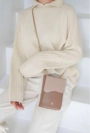 aprily 스마트폰 체인 파우치 AR IVORY