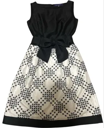 엠즈 그레이시 자수 꽃무늬 모노톤 원피스 38M 안감 부착