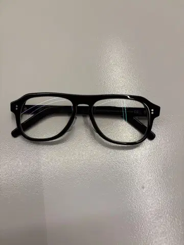 Cutler and Gross M-0822/2 블랙 안경
