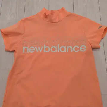 newbalance 오렌지 하이넥 셔츠