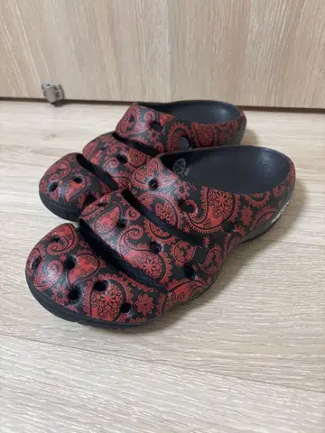 KEEN YOGUI ARTS 페이즐리 무늬 샌들 빨검 29cm