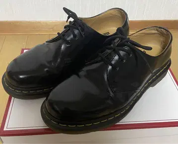 Dr. Martens 블랙 레이스업 슈즈