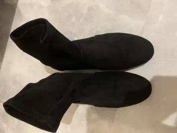 디홀릭 블랙 스웨이드 부츠