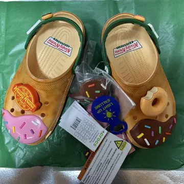 Krispy Kreme Crocs 도넛 샌들