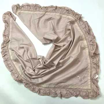 핑크하우스 핑크 로고 자수 피코 프릴 핀턱 면 론 스톨