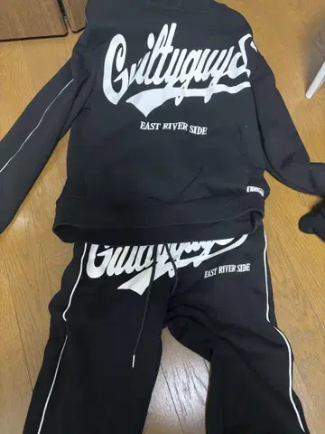GUILTY GUYS 셋업 S 사이즈